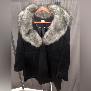Elegant Black Coat with Faux Fur Collar